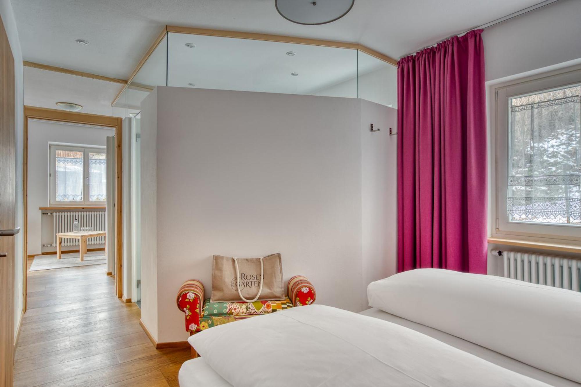 Hotel Berghaus Rosengarten 노바레반떼 외부 사진