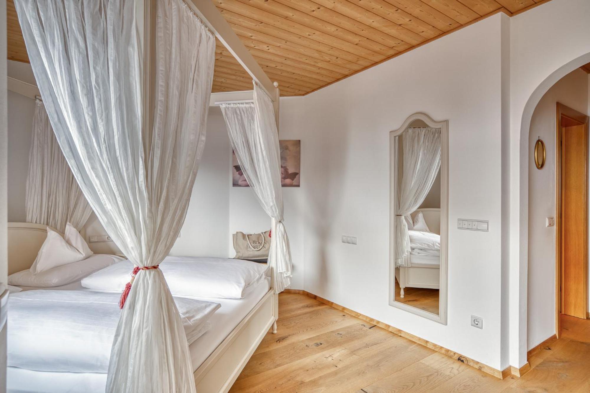 Hotel Berghaus Rosengarten 노바레반떼 객실 사진