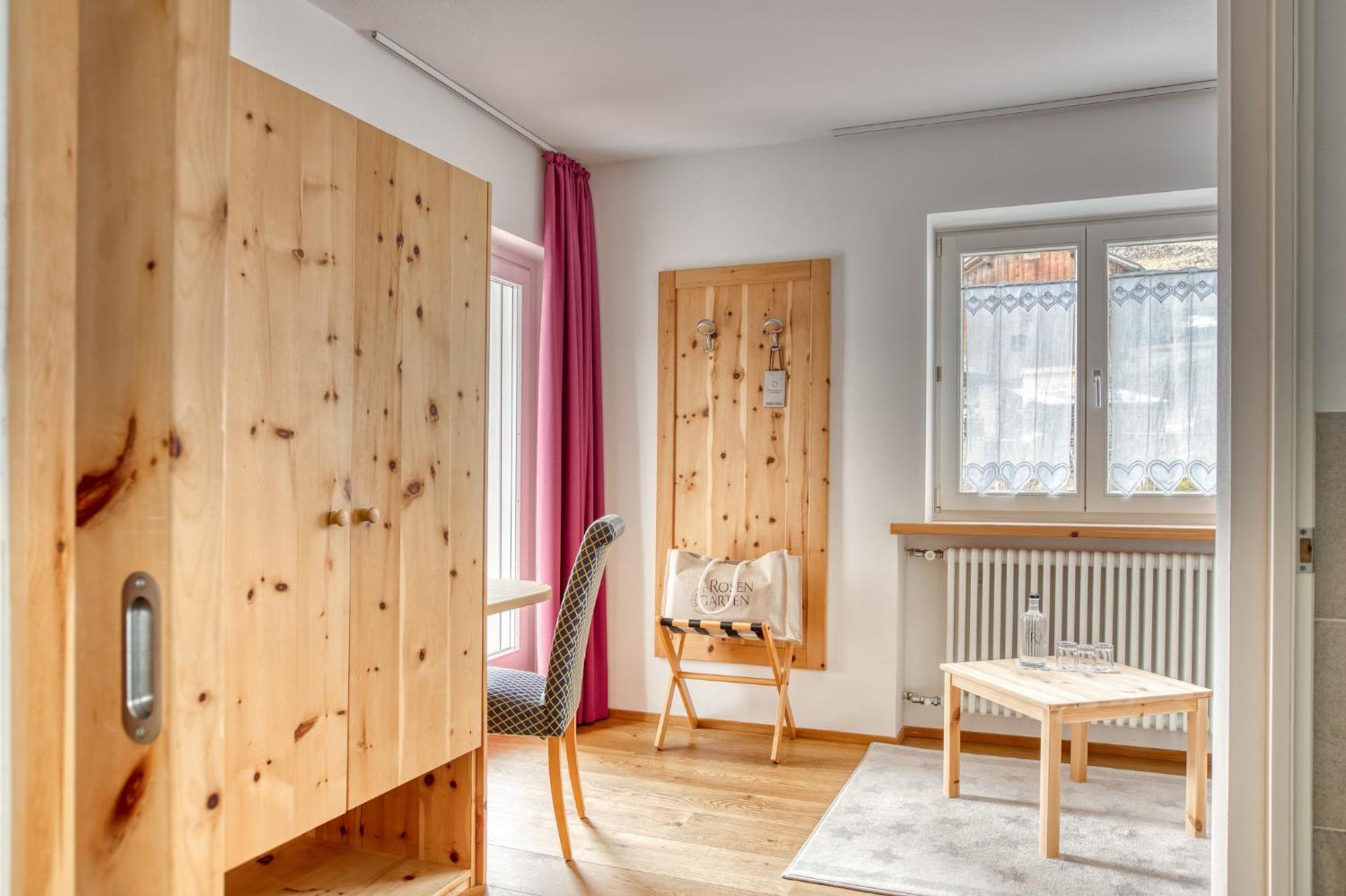 Hotel Berghaus Rosengarten 노바레반떼 외부 사진