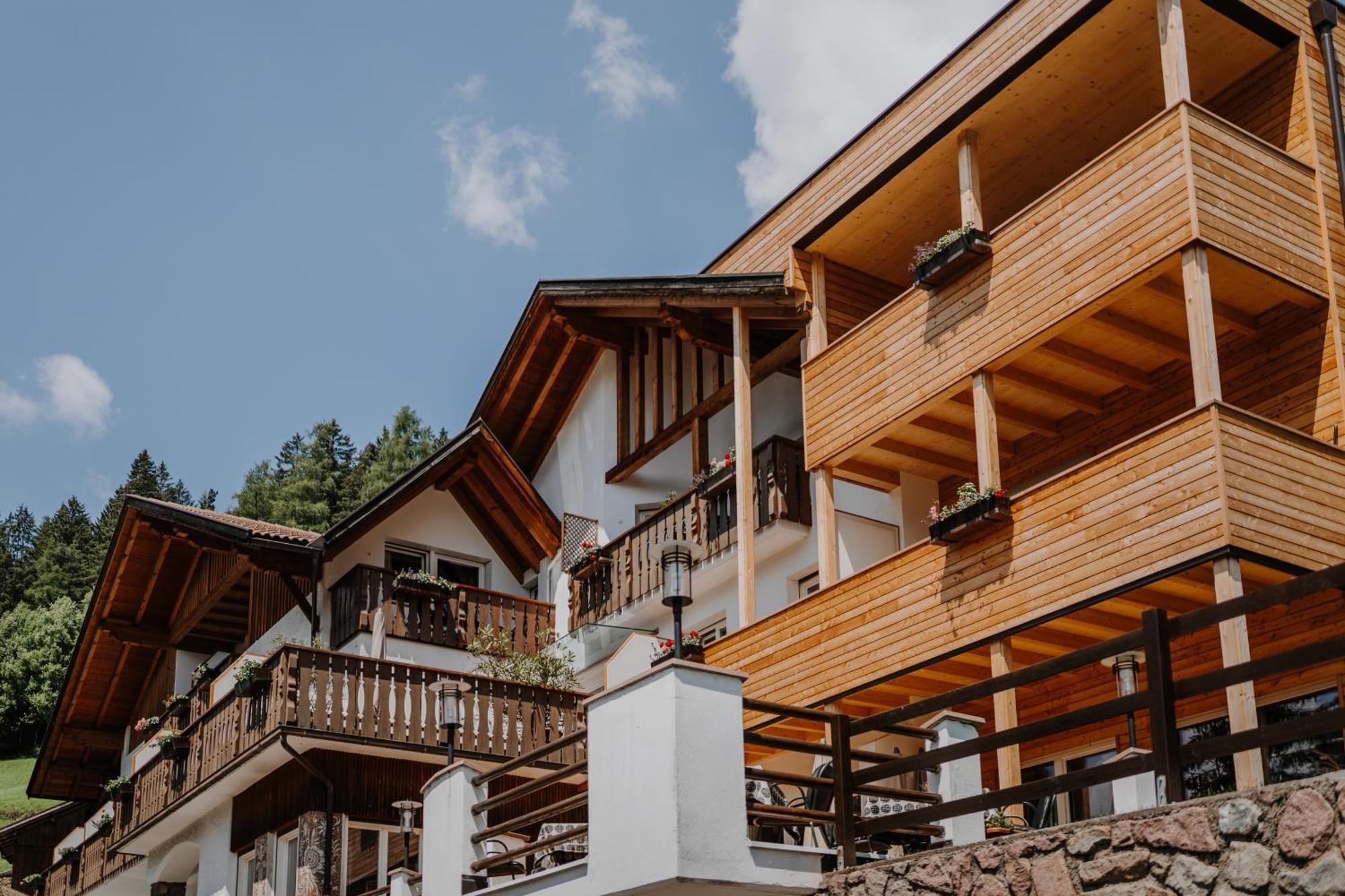 Hotel Berghaus Rosengarten 노바레반떼 외부 사진